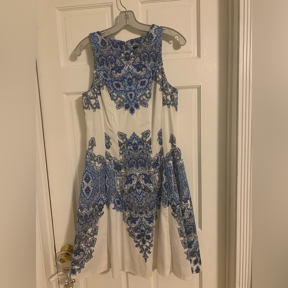 Size 8 Maggy London sleeveless dress